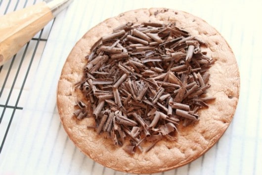 fill cookie cake with chocolate shavings @createdbydiane