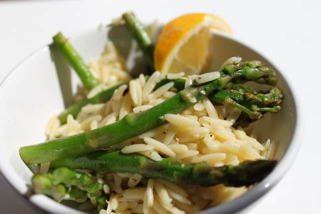 Lemon orzo with asparagus