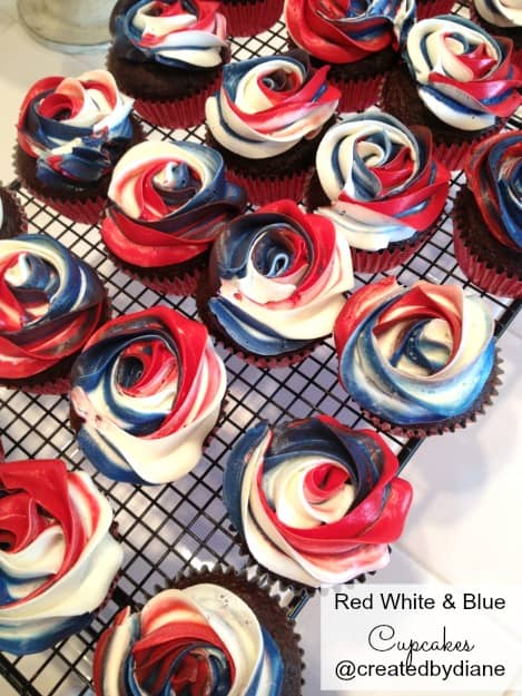 Red White and Blue Cupcakes Tricolor rose frosting @createdbydiane #july4 #patriotic #cupcake