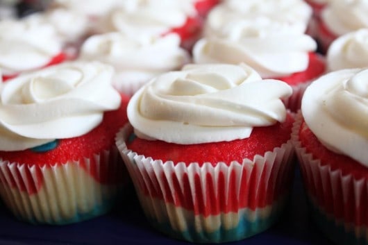 raudonai balti mėlyni cupcakes @createdbydiane