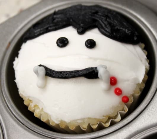 Dracula Cupcake @createdbydiane.jpg