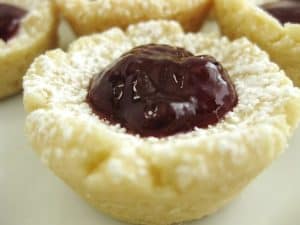 shortbread cookie with jam