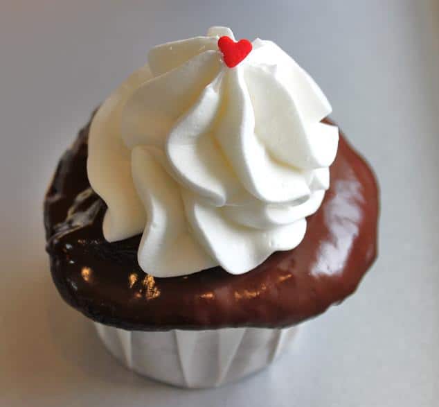 Hot fudge sundae cupcake