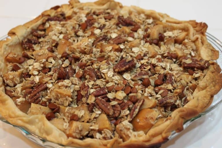 cinnamon apple hodge podge pie