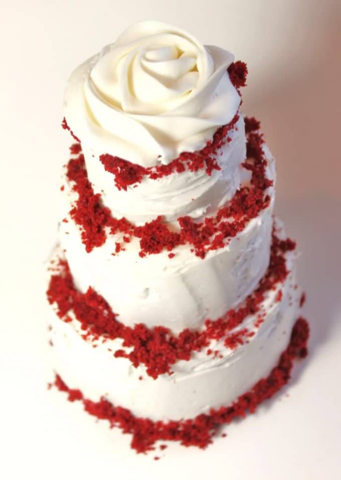 redvelvetcakewithbuttercreamrose