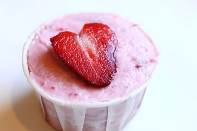 Strawberry-cupcakes strawberry-cream-cheese-frosting