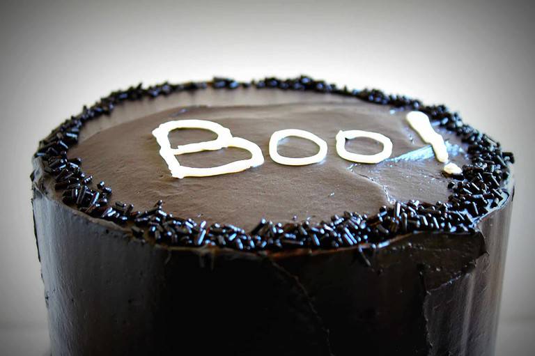 Halloween Cake with a surprise inside
