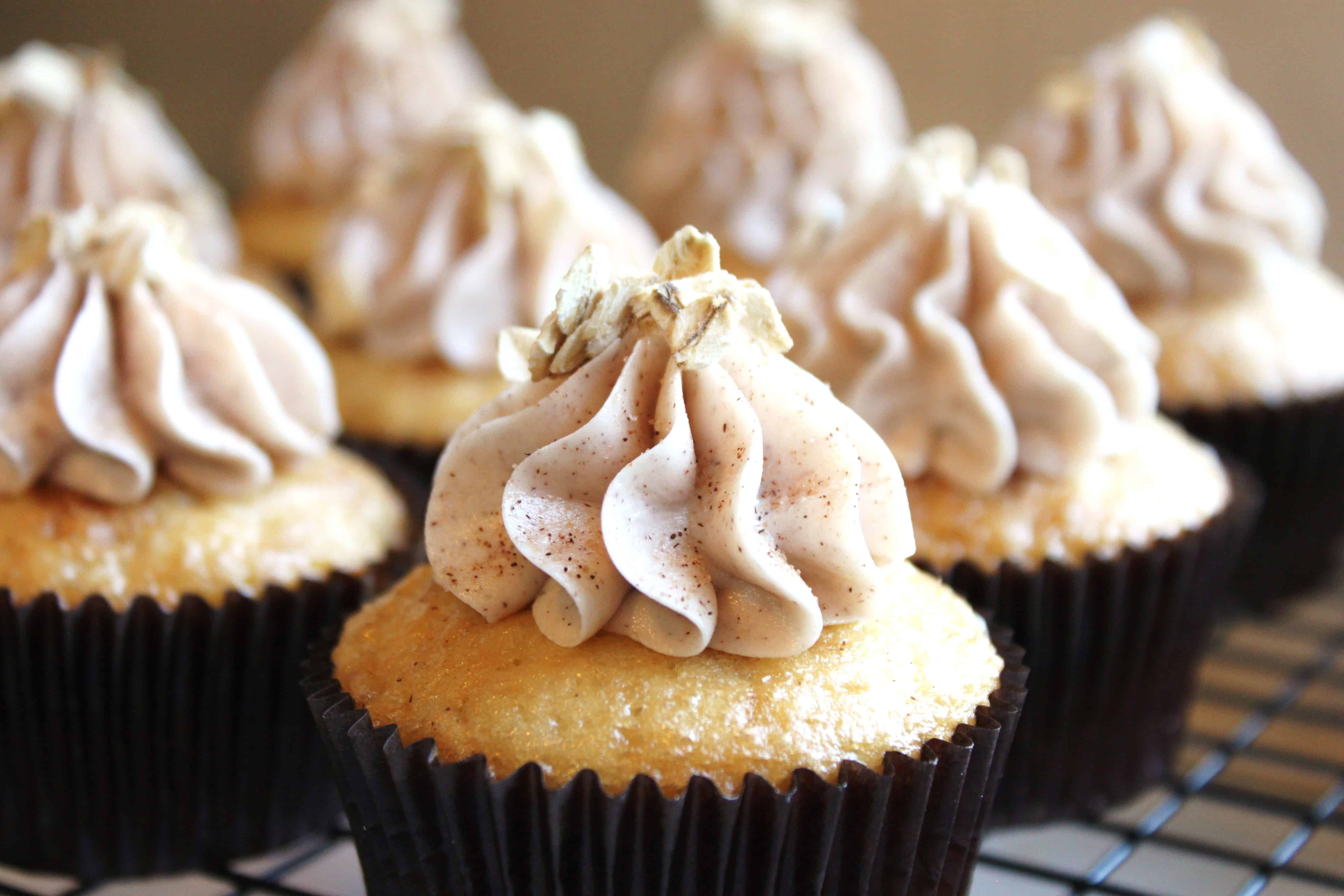 Oatmeal Cupcakes with Cinnamon Sugar Frosting Recipe