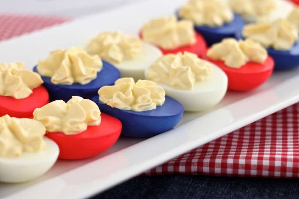 How to make Red White and Blue Deviled Eggs @createdbydiane #eggs #july4 #patriotic #redwhiteblue #recipe #healthy