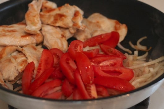 chicken onions and tomatoes