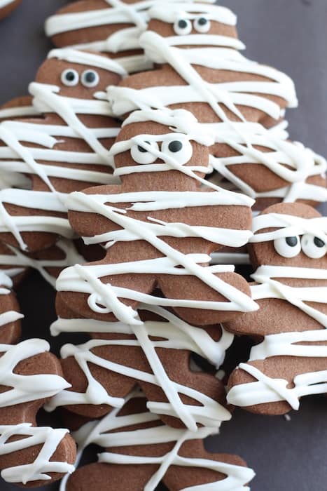 Chocolate Pumpkin Spice Mummy Cookies @createdbydiane