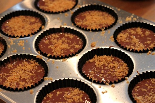smore cupcakes topped with graham cracker crumbs