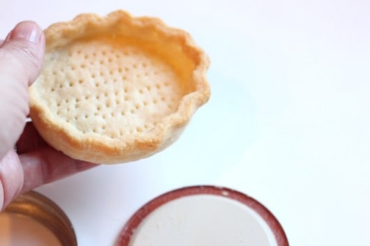 mini pie in mason jar lid