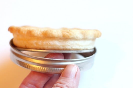 removing pie crust from mason jar lids