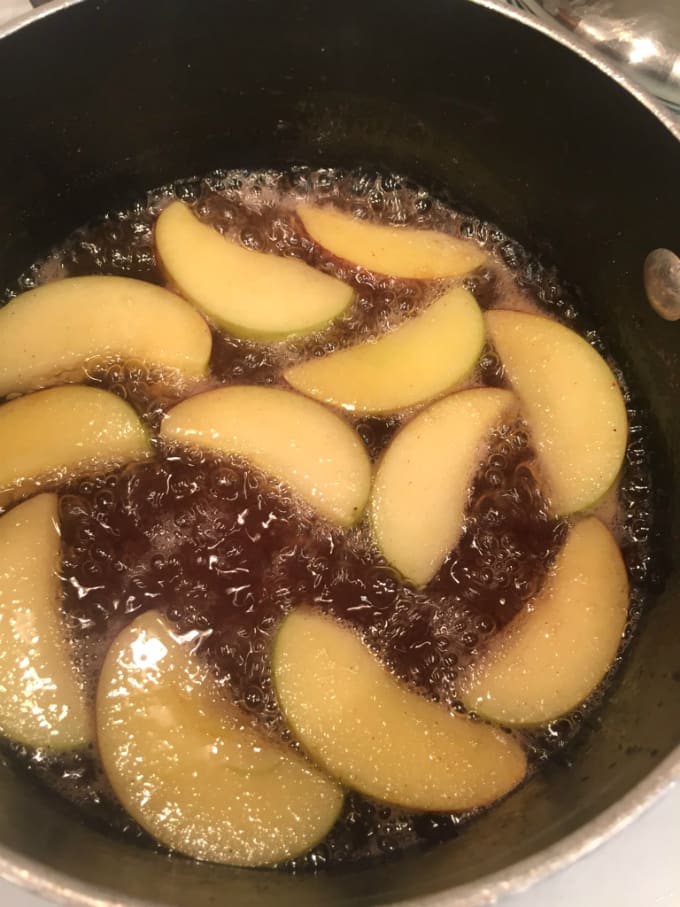 cooking-apple-cinnamon-syrup