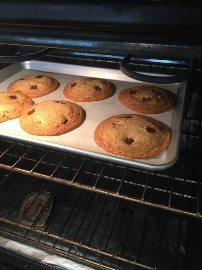 baking cookies 