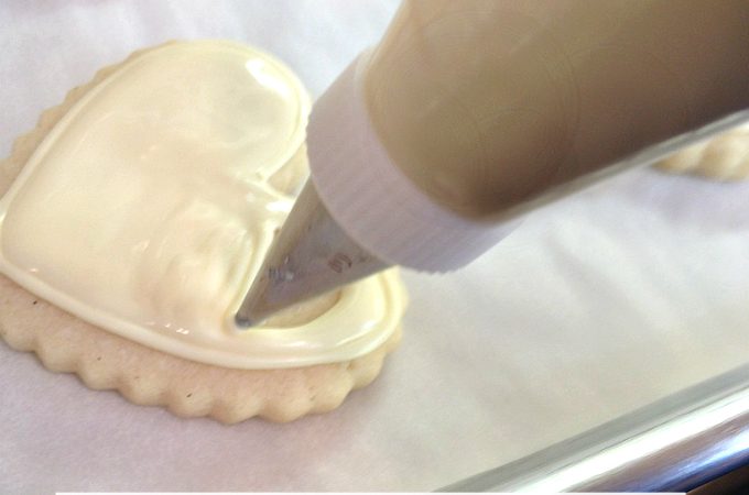 how to ice cookies with a piping bag @createdbydiane