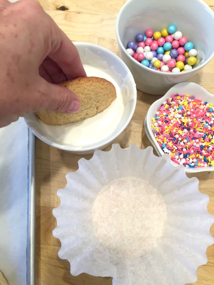 white chocolate dipped cookies, tips, tricks, sprinkles @createdbydiane
