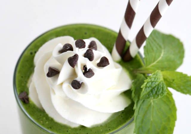 healthy mint chocolate chip smoothie www.createdbydiane.com