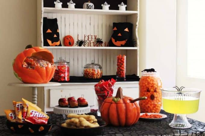 halloween party ideas and trick or treater hand outs