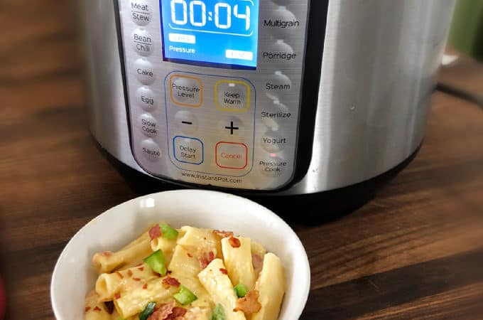 Instant Pot Jalapeno Bacon Mac and Cheese Recipe all cooked in the instant pot -pressure cooker- no stove needed www.createdbydiane.com