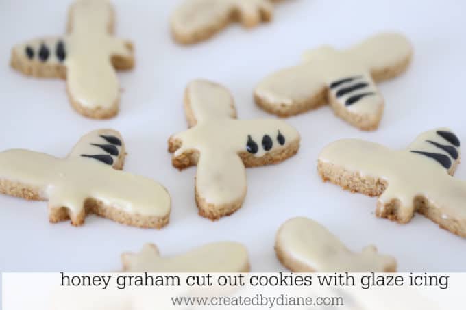 honey graham cut out cookies with glaze icing www.createdbydiane.com #grahamcracker #cookies #cutoutcookies #rolloutcookies