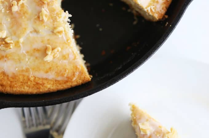 banana bread cake in a cast iron skillet createdbydiane.com