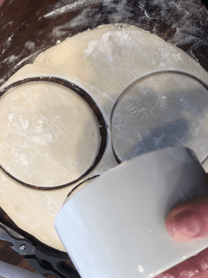 cutting pie dough for pot pies createdbydiane.com