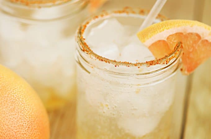 Paloma cocktail or mocktail grapefruit juice, grapefruit soda or sparkling water createdbydiane.com