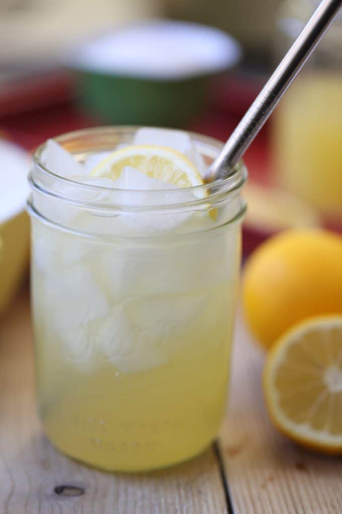 lemonade by the glass, 2 quarts, 1/2 gallon or gallon amounts instructions and tips for serving the best lemonade from lemons or a lemonade mix