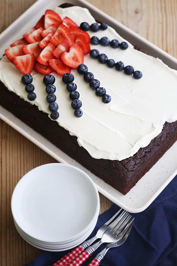 CHOCOLATE PATRIOTIC CAKE BLUEBERRIES AND STRAWBERRIES CREATEDBYDIANE.COM