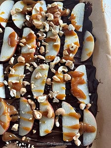 Easy Dessert with Chocolate and Apples tastes like Turtle carmel apple createdbydiane